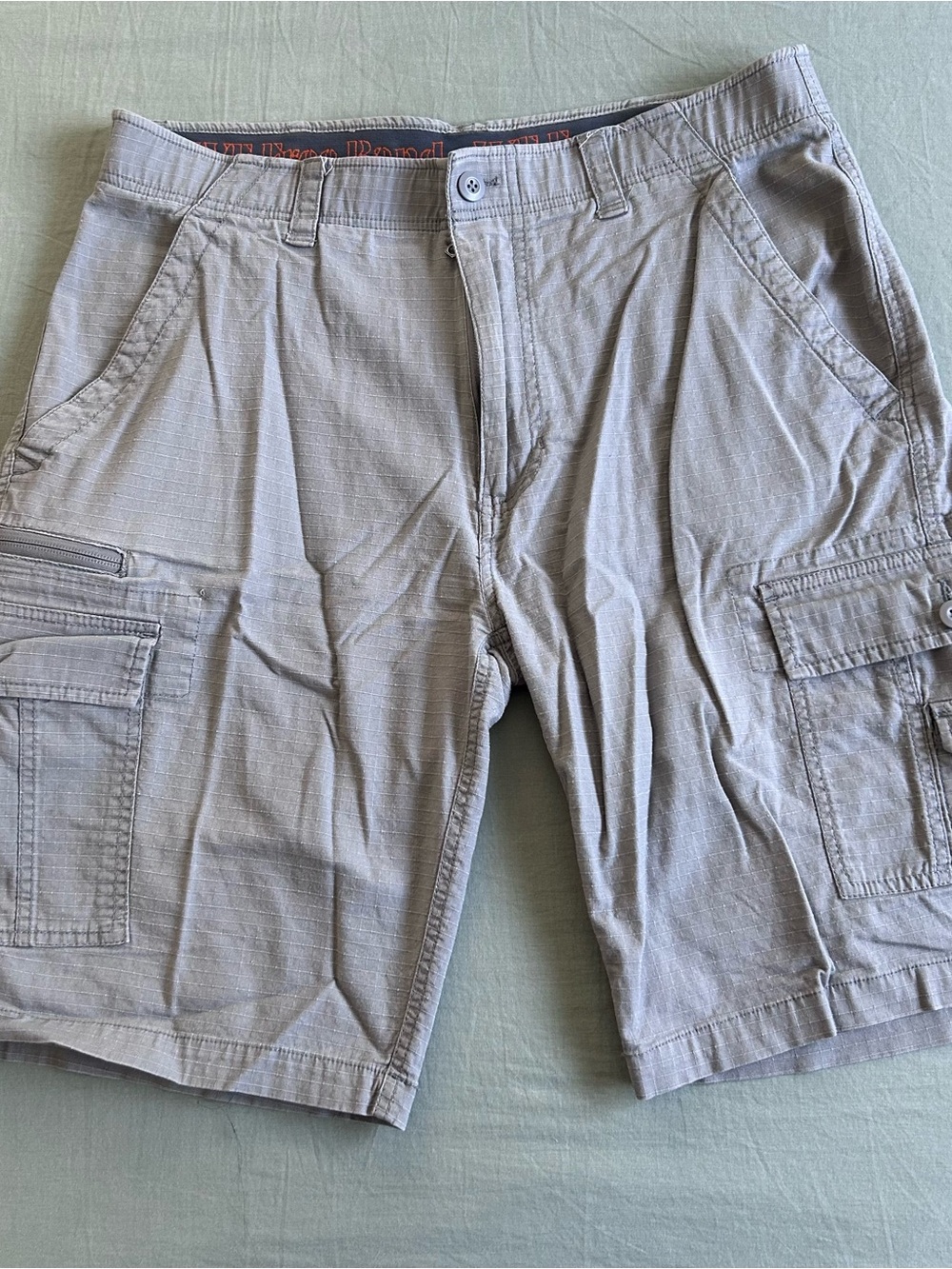 Men's Light Gray Cargo Shorts - Casual Utility Style